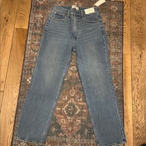 NWT Abercrombie & Fitch Ultra High Rise “The Ankle Straight”